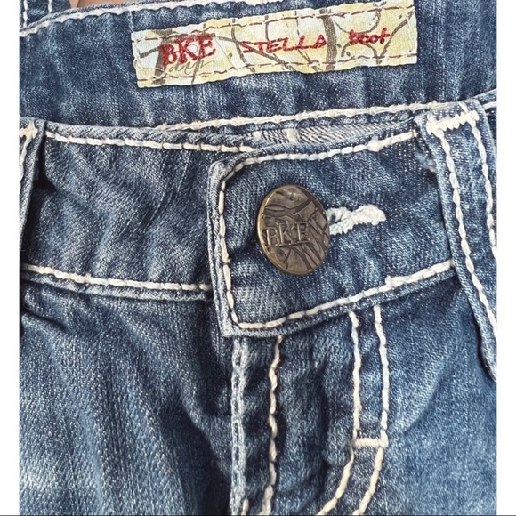 BKE Buckle Womens Sz 23 Stella Denim Embroidered Patchwork Bermuda Jean Shorts - Picture 7 of 10